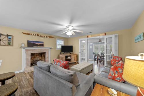 Blue Heron Bungalow at Lake Tillery in อัลเบมาร์ล (NC)