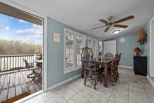 Blue Heron Bungalow at Lake Tillery in อัลเบมาร์ล (NC)