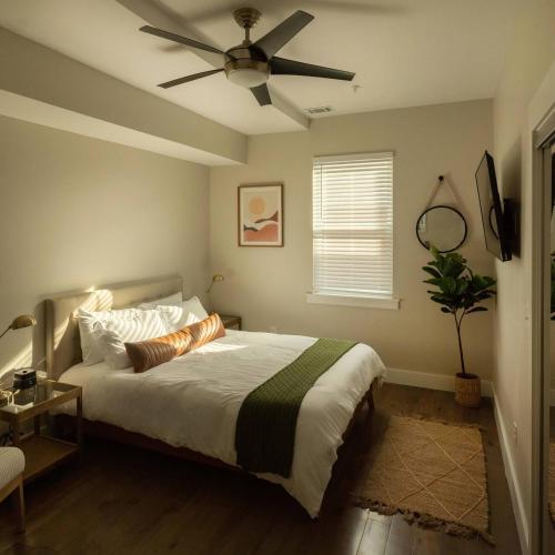Downtown, contemporary, 2 bedroom, Roof Terrace! 4A, Savannah
