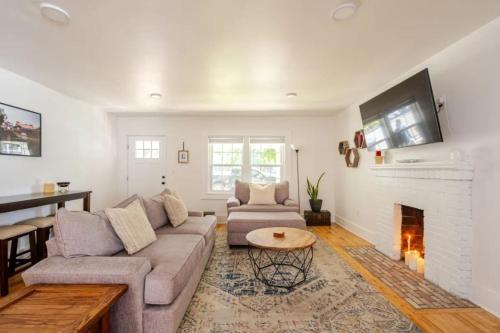 Downtown Greenway Getaway Pet Friendly in Raleigh, USA
