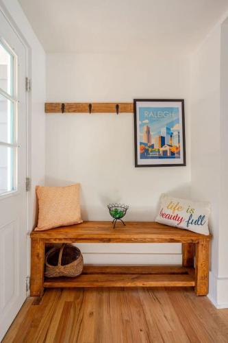 Downtown Greenway Getaway Pet Friendly in Raleigh, USA