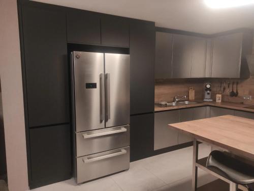 Charming Riverside House with Jacuzzi and Gym Charming Riverside House with Jacuzzi and Gym