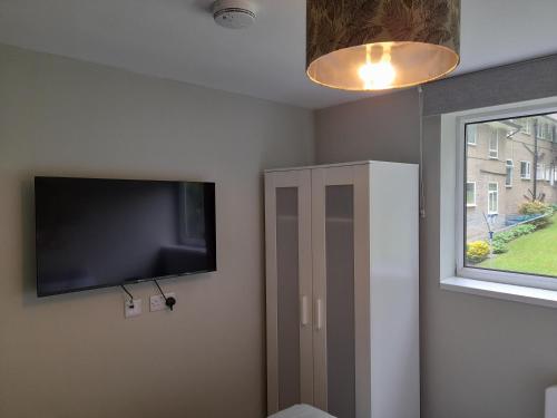 Faciliteiten, Bronte Country - 2 Bed Apartment near Cliffe Castle in Keighley Central