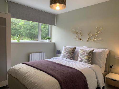 Bronte Country - 2 Bed Apartment near Cliffe Castle in Keighley Central