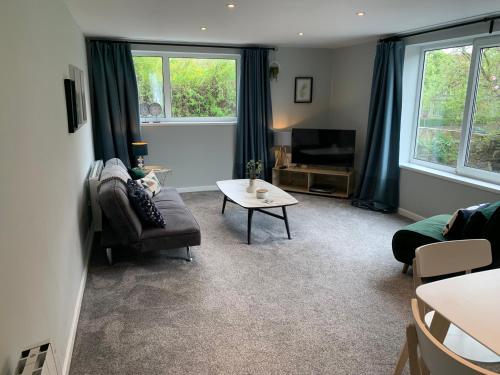 Faciliteiten, Bronte Country - 2 Bed Apartment near Cliffe Castle in Keighley Central