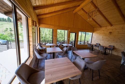 餐廳, A Pisc in 瓦特拉摩奧杜維泰