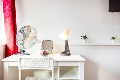 Chic 2BR Residence  Minutes to Central London - image 11