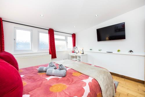 West Kensington 2BR Sleeps 7 Steps to Tube - image 2