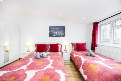 West Kensington 2BR Sleeps 7 Steps to Tube - image 12