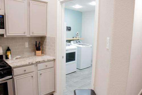 Texas Roots: King Beds and Modern Comfort in McKinney, USA