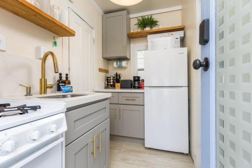 Sunset Cliffs Oceanfront Casita w Fast Wifi, Large Outdoor Space & Ocean Breeze! in Ocean Beach