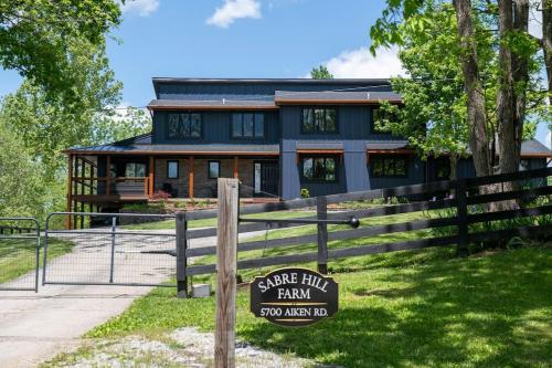 Horse Farm 4Bedrm home Bourbon Trail w private pool in Simpsonville, USA