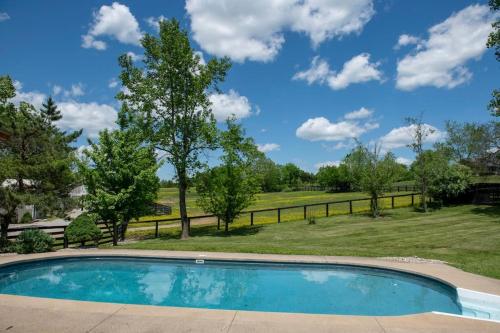 Horse Farm 4Bedrm home Bourbon Trail w private pool in Simpsonville, USA
