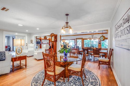 Home on Lake Hutchinson with Dock! in Keystone Heights, USA