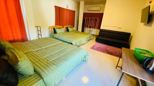 Bed, รัชตา ห้องพัก ratchata hongpak near Chiang Mai Night Safari