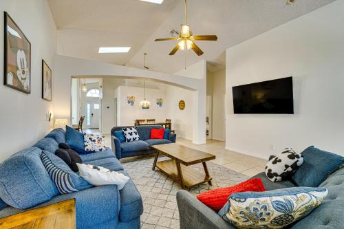 10 Mi to Disney Home with Game Room! in Kissimmee, USA