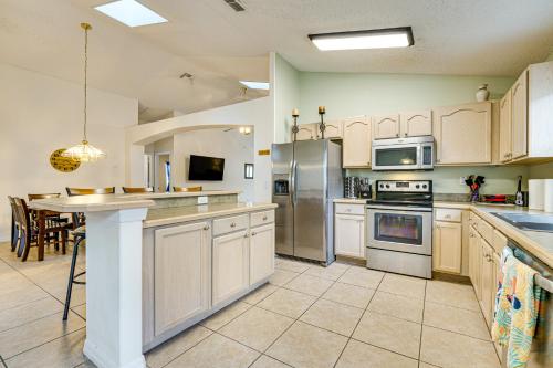 10 Mi to Disney Home with Game Room! in Kissimmee, USA