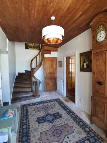 Maison la tour in Loire-sur-Nie