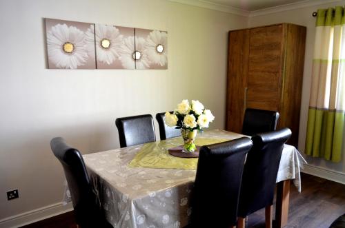 Double Room in Riverside Apartment - C near House for an Art Lover