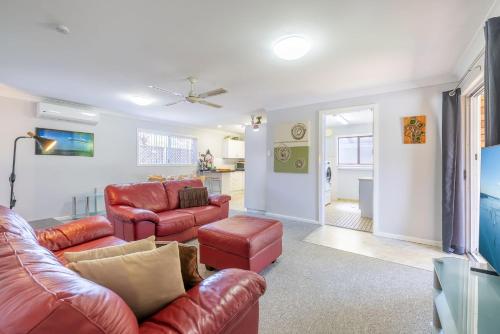 Lorikeet Retreat 2 Pet Friendly Air Conditioned Holiday House in Шоал Бей