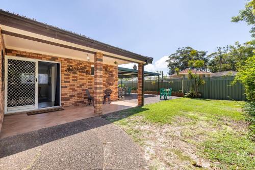 Lorikeet Retreat 2 Pet Friendly Air Conditioned Holiday House in Шоал Бей