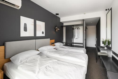 Park Hotel - image 14