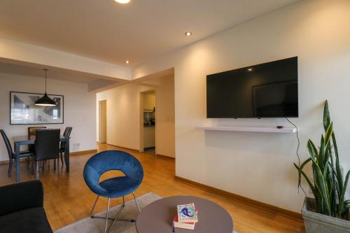 Lovely 3BR with Balcony in Miraflores