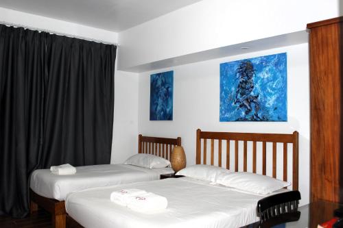 Pacific Crown Hotel - image 2