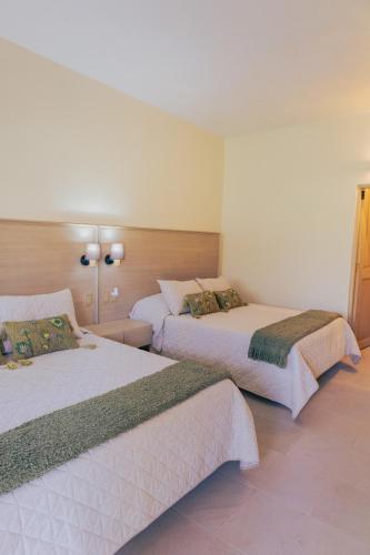 2 queen beds