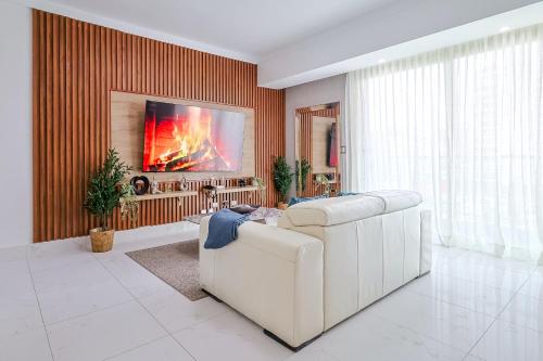 Deluxe One-Bedroom Apartment with City View image 10