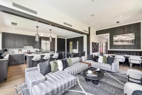 3 Riverfront Townhouse in Avon, USA