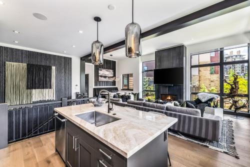 3 Riverfront Townhouse in Avon, USA