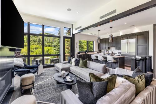 3 Riverfront Townhouse in Avon, USA