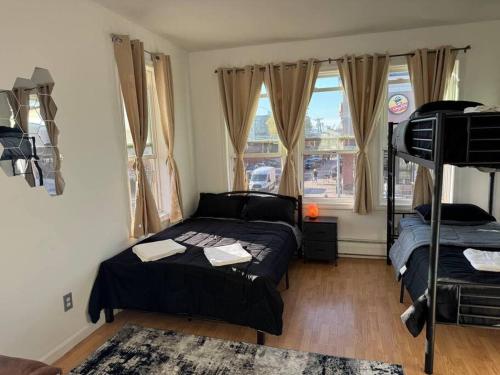 For NYC visitors 9min to NYC train-15min to EWR