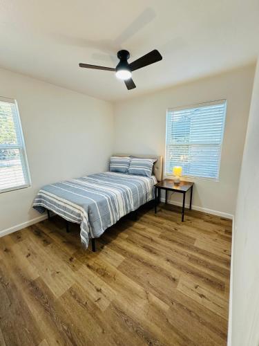 Cozy HOME Entire Place 4BR 2BA Contemporary Chic in Dallas, USA