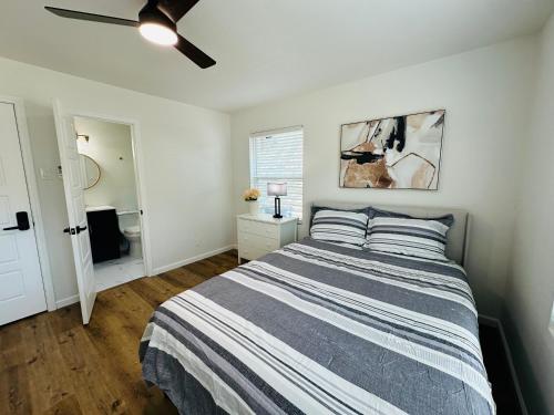 Cozy HOME Entire Place 4BR 2BA Contemporary Chic in Dallas, USA