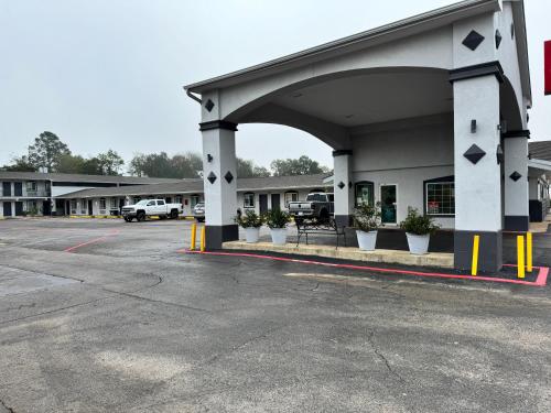 Continental Inn and Suites in Nacogdoches, USA