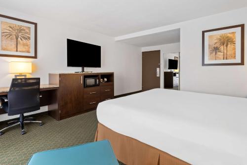 Best Western Date Tree Hotel - image 14
