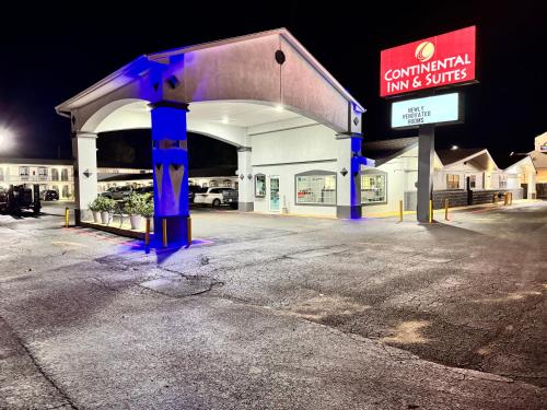 Continental Inn and Suites Nacogdoches TX SFA University Downtown - 숙소 외관
