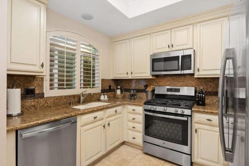 Luxury Resort Condo near Laguna Beach in Laguna Niguel, USA