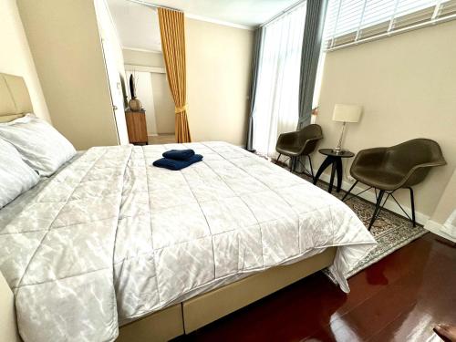 King Suite with Balcony image 10