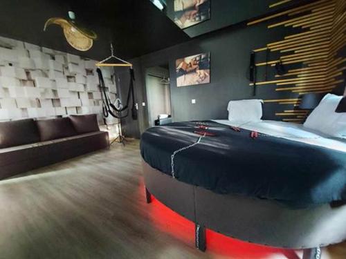 מיטה, Love Room Les sens'même (Love Room Les sens'meme) in Paita