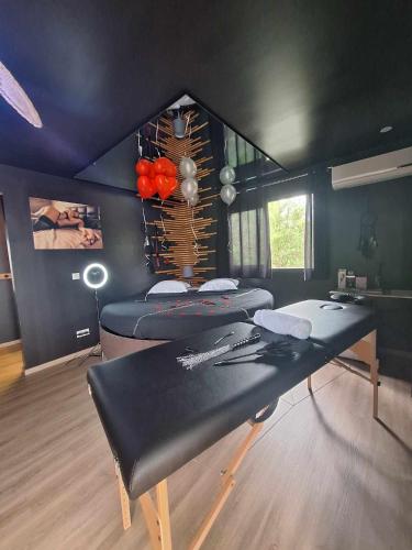 Love Room Les sens'même (Love Room Les sens'meme) in Paita