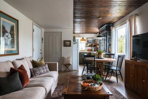 . The Reef guest suite