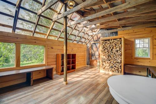 Luxe 14-Acre Vermont Countryside Lodge! in Washington