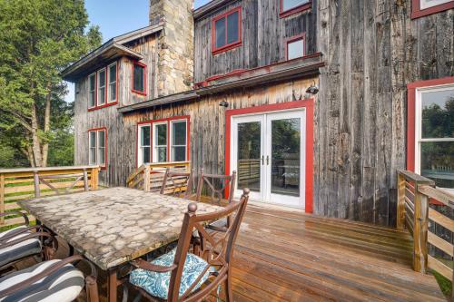 Luxe 14-Acre Vermont Countryside Lodge! in Washington