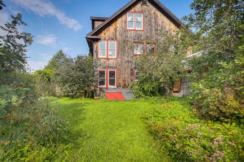 Luxe 14-Acre Vermont Countryside Lodge! in Washington