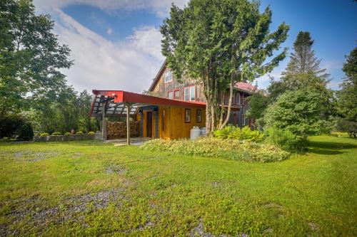 Luxe 14-Acre Vermont Countryside Lodge! in Washington