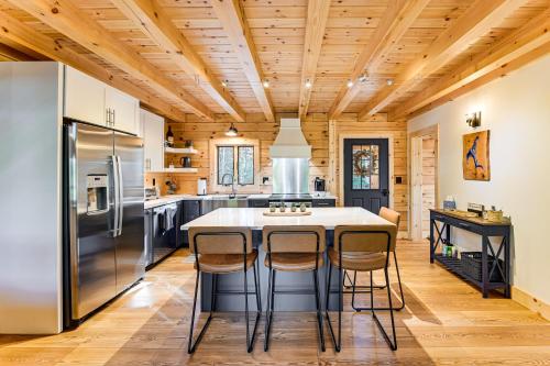 Loon Lake View Newly Built Log Cabin with Fire Pit! in Chestertown, USA