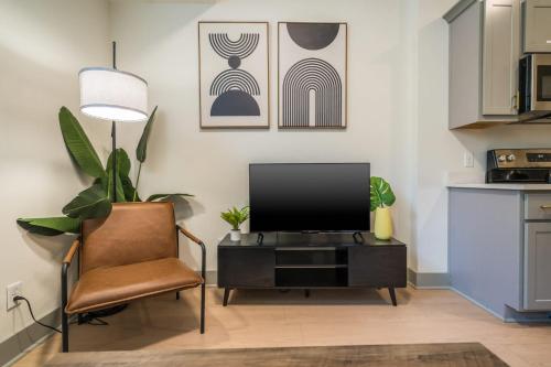 Bright and Modern Studio in Louisville # 104 in Louisville, USA
